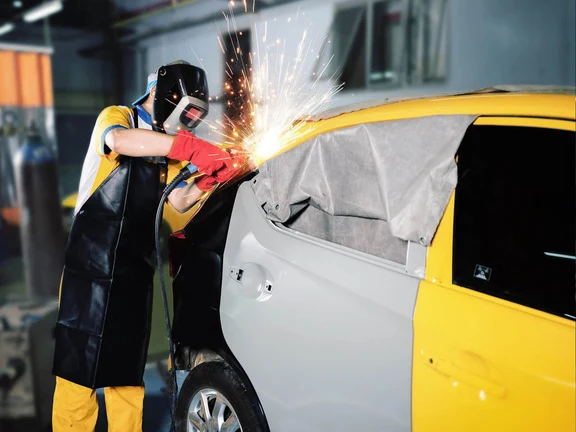 PERBAIKAN DAN CAT BODI KENDARAAN (BODY REPAIR & PAINTING)