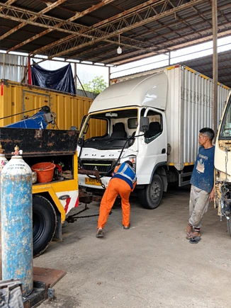 LAYANAN DEREK 24 JAM (BEKERJASAMA DENGAN VENDOR TERPERCAYA)